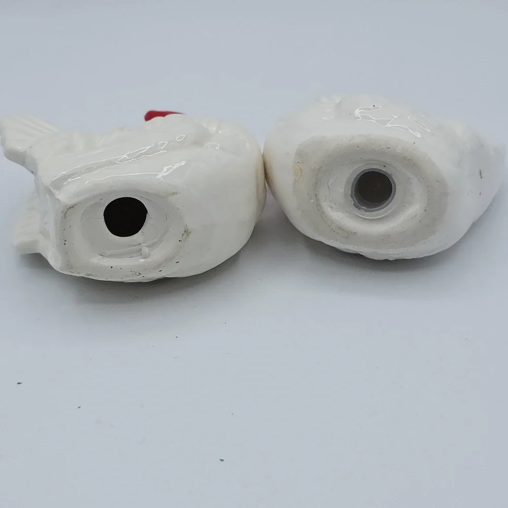 Vtg Chicken Hen Rooster Salt & Pepper Shakers Set Ceramic White‎ Farmhouse Decor